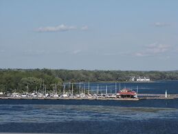 Ramada by Wyndham Belleville Harbourview Conference Centre