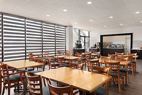 Ramada by Wyndham Belleville Harbourview Conference Centre