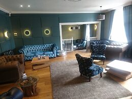 The Chequers Hotel