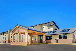 Super 8 by Wyndham Hutchinson