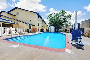 Super 8 by Wyndham Hutchinson