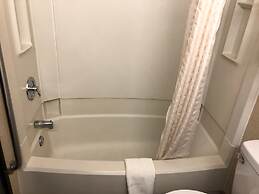 Super 8 by Wyndham Hutchinson