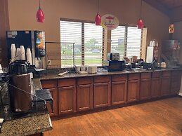 Super 8 by Wyndham Hutchinson