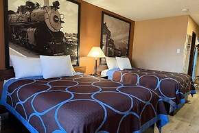 Super 8 by Wyndham Hutchinson