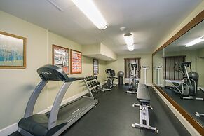 Holiday Inn Express & Suites Merrimack by IHG