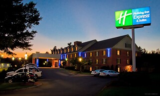 Holiday Inn Express & Suites Merrimack by IHG
