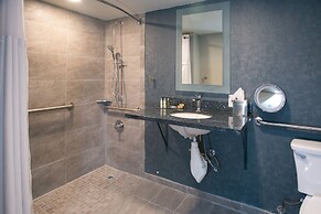 DoubleTree by Hilton Chico