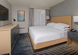 DoubleTree by Hilton Chico