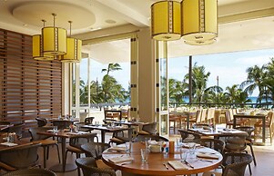 Hyatt Regency Waikiki Beach Resort & Spa
