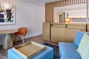 Hyatt Regency Waikiki Beach Resort & Spa