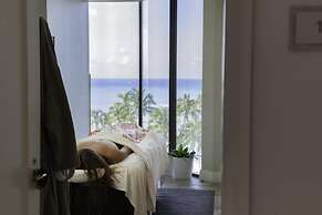 Hyatt Regency Waikiki Beach Resort & Spa