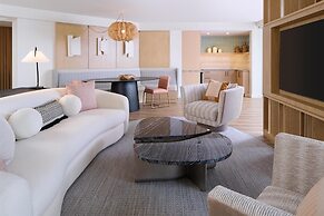 Hyatt Regency Waikiki Beach Resort & Spa