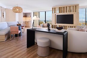 Hyatt Regency Waikiki Beach Resort & Spa