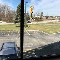 Super 8 by Wyndham Howe