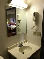 Super 8 by Wyndham Howe