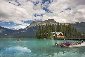 Emerald Lake Lodge