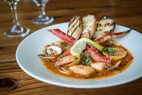 Holland America Denali Lodge