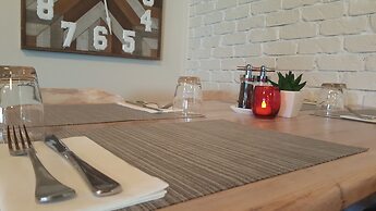 Quality Inn Carriage House