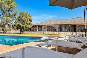 Quality Inn Carriage House