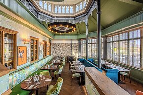 Palm Court Hotel