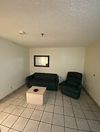 Super 8 by Wyndham Metropolis