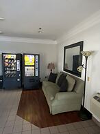 Super 8 by Wyndham Metropolis