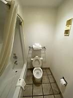 Super 8 by Wyndham Metropolis