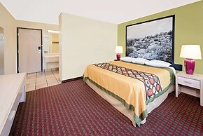 Super 8 by Wyndham Metropolis