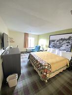 Super 8 by Wyndham Metropolis