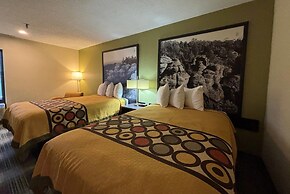 Super 8 by Wyndham Metropolis