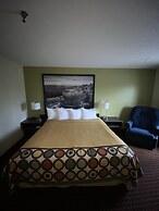 Super 8 by Wyndham Metropolis