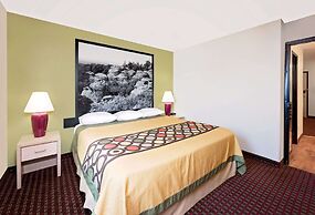 Super 8 by Wyndham Metropolis