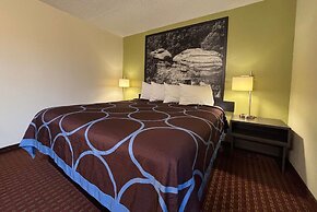 Super 8 by Wyndham Metropolis