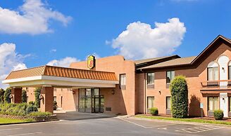 Super 8 by Wyndham Metropolis