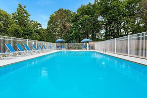 Travelodge by Wyndham Cape Cod Area