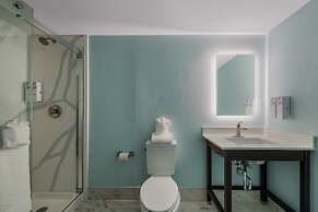 Red Roof PLUS+ & Suites Virginia Beach – Seaside