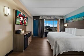 Red Roof PLUS+ & Suites Virginia Beach – Seaside