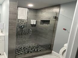 Red Roof PLUS+ & Suites Virginia Beach – Seaside