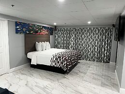 Red Roof PLUS+ & Suites Virginia Beach – Seaside