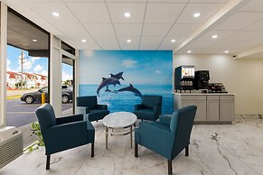 Red Roof PLUS+ & Suites Virginia Beach – Seaside