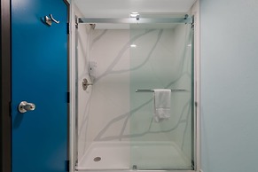 Red Roof PLUS+ & Suites Virginia Beach – Seaside