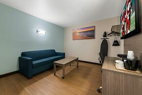 Red Roof PLUS+ & Suites Virginia Beach – Seaside