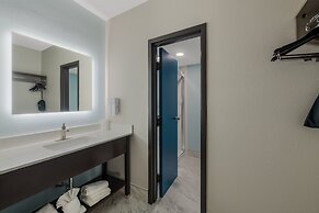 Red Roof PLUS+ & Suites Virginia Beach – Seaside