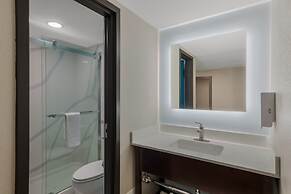 Red Roof PLUS+ & Suites Virginia Beach – Seaside