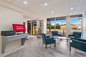 Red Roof PLUS+ & Suites Virginia Beach – Seaside