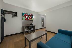 Red Roof PLUS+ & Suites Virginia Beach – Seaside