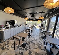 Red Roof PLUS+ & Suites Virginia Beach – Seaside