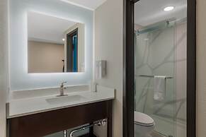 Red Roof PLUS+ & Suites Virginia Beach – Seaside