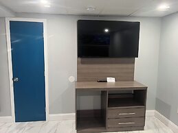 Red Roof PLUS+ & Suites Virginia Beach – Seaside