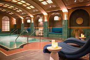 Virgin Hotels Las Vegas, Curio Collection by Hilton